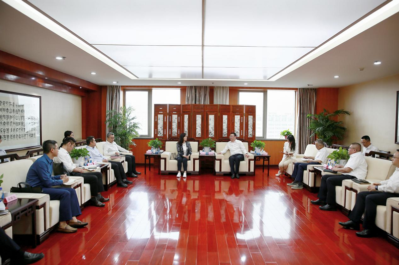 5.29公司黨委副書記、總裁解志炯會見民生銀行資產托管部總經理崔巖一行.png